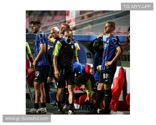 荣耀时刻全力以赴书写传奇 足球队勇夺冠军续写辉煌篇章